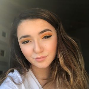 Meet your Posher, Alexia